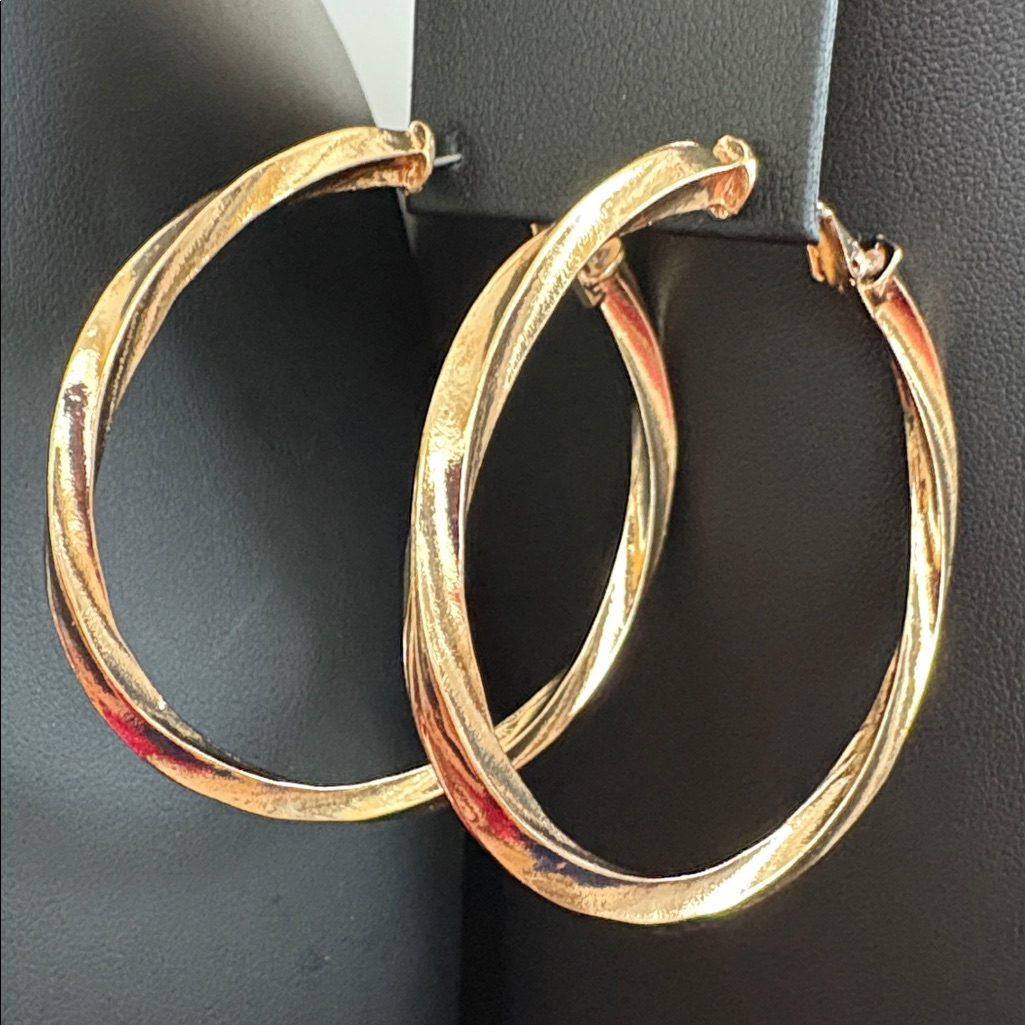Daisy Fuentes Large Gold Toned 2 Hoop Earrings Twisted New Nwt 19$